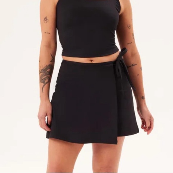 The Girlfriend Collective “Weekend Wrap Skort” XS - Picture 1 of 5